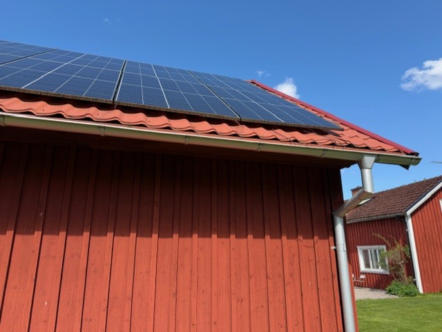 Solcellspaneler på gården